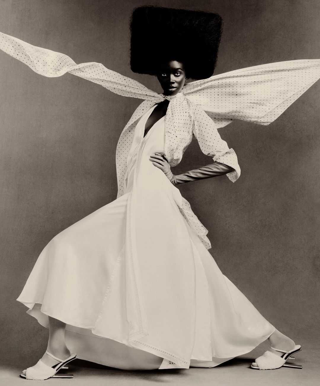 Vogue Paris  - Rafael Pavarotti  - 1902