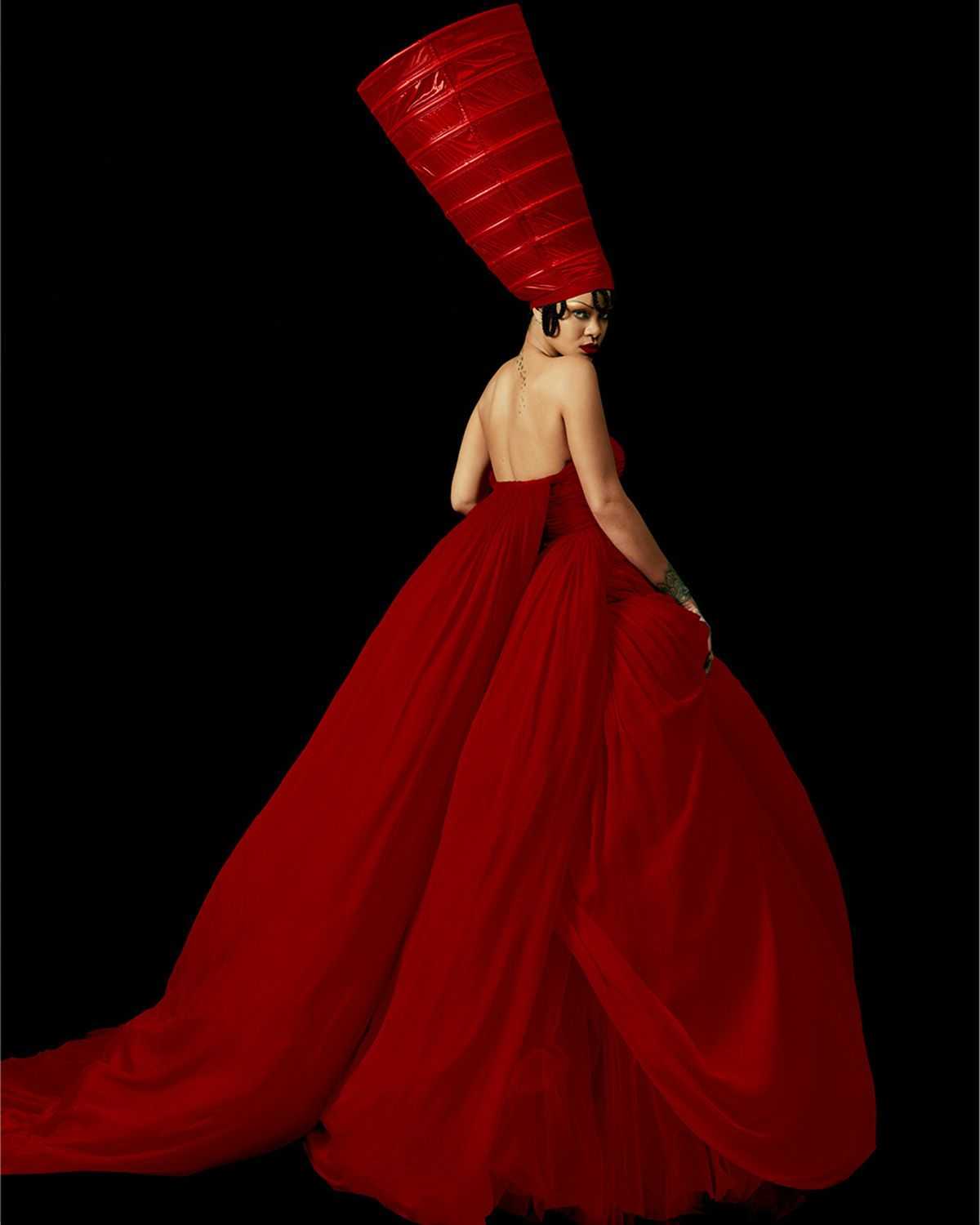 Dazed - Rihanna  - Rafael Pavarotti  - 1943
