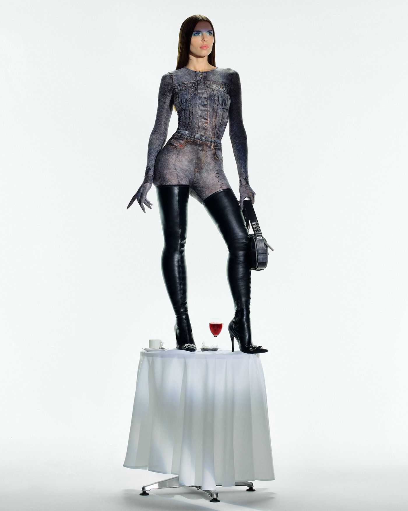 The Face Julia Fox - Torso  - 3485