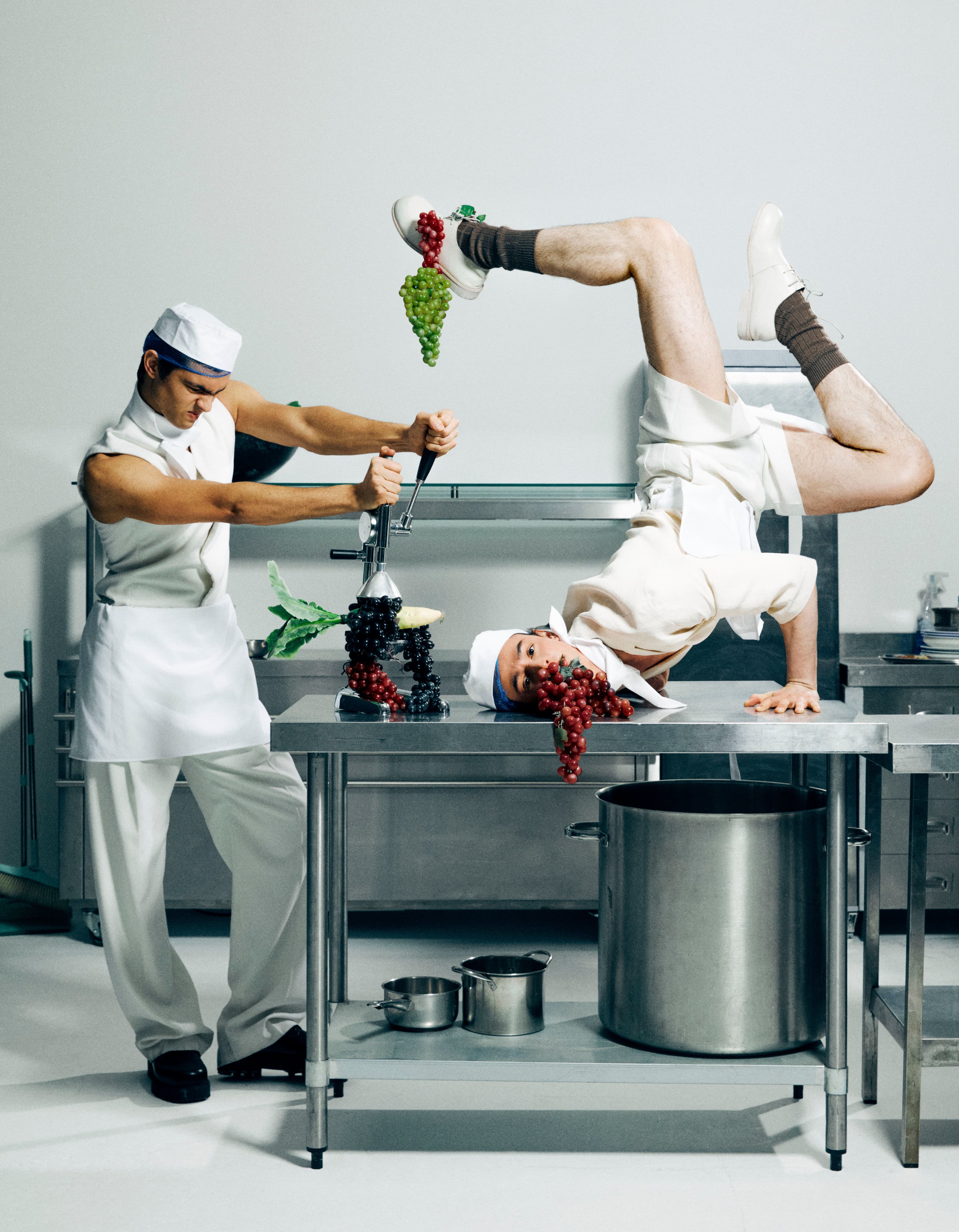 L'Officiel Hommes - Kitchen stunts
