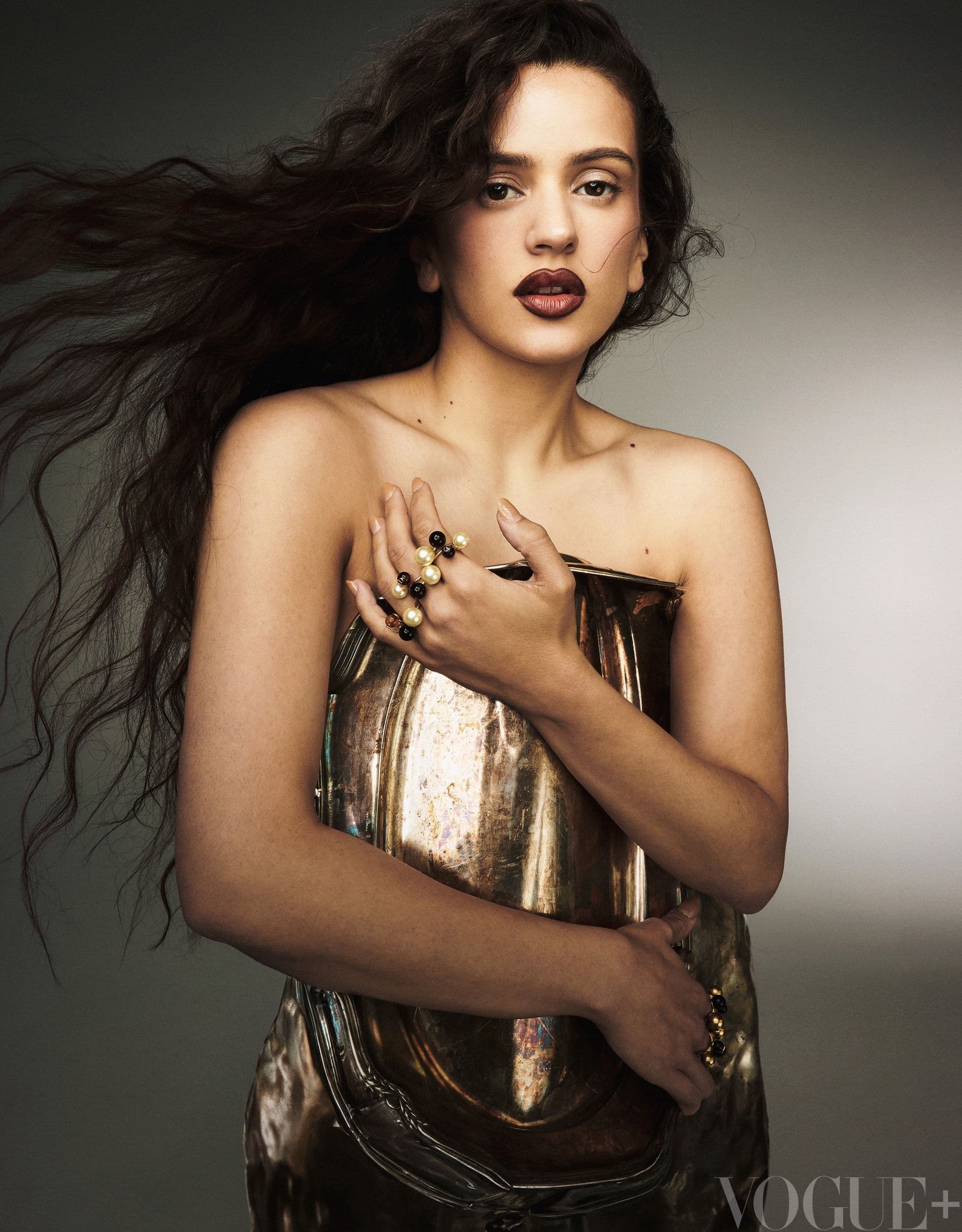 Vogue Plus - James Bee