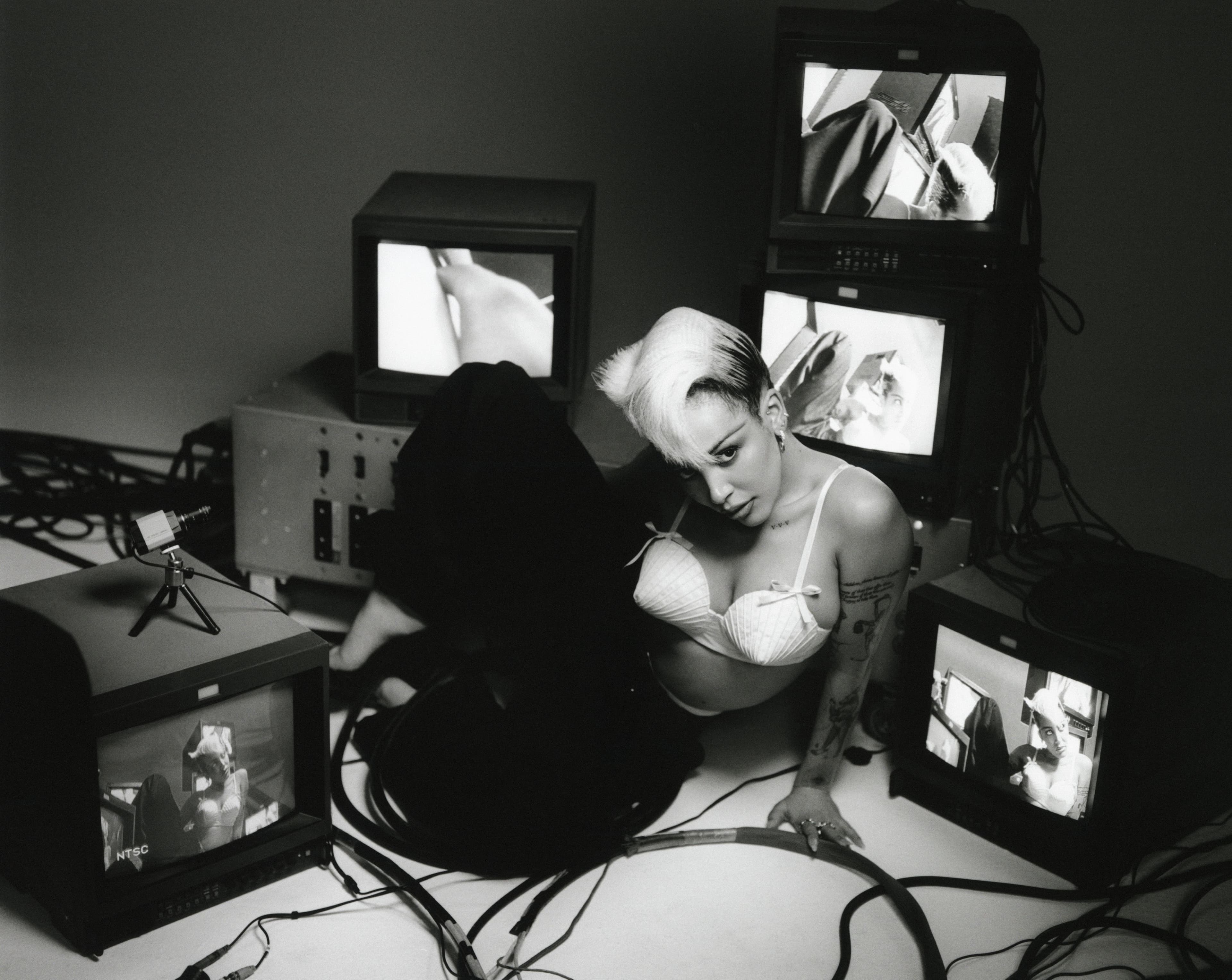 Elle UK ft. Doja Cat - Louie Banks