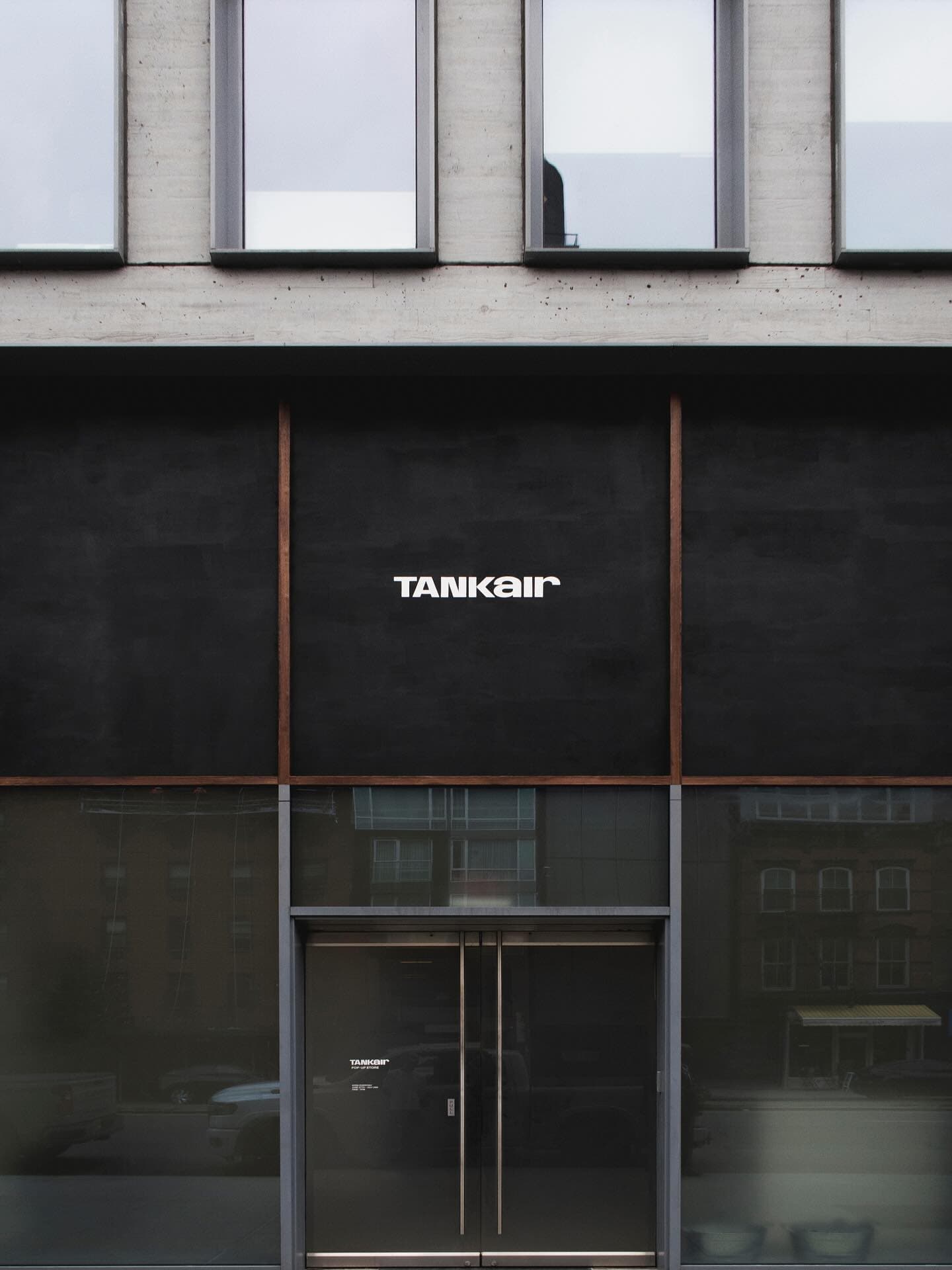 Tank Air Showroom